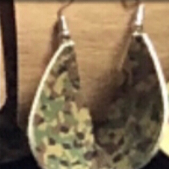 Leather Camo earrings - Picture 4 of 5